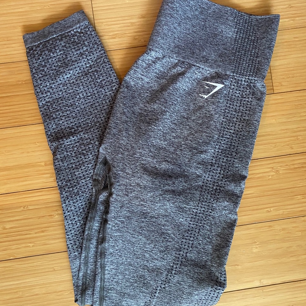 Gym shark leggings